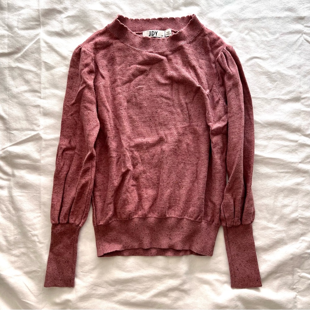 Scalloped‎ sweater